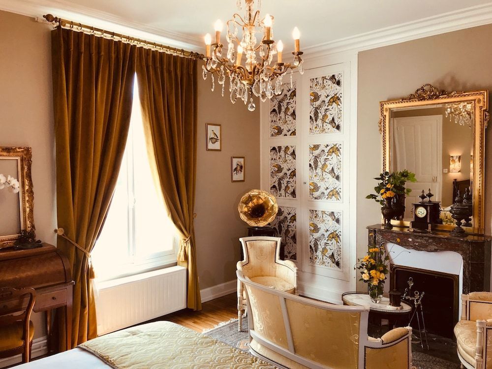 LA MAISON LEONARD 1