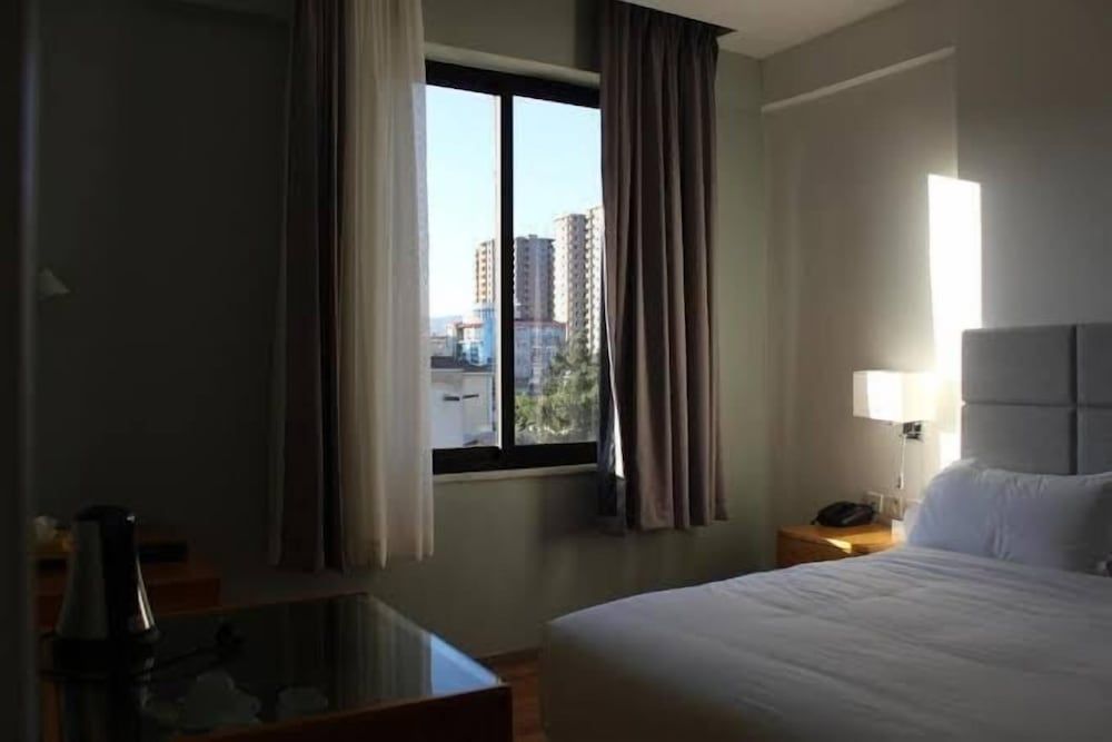 Cot Hotel 2
