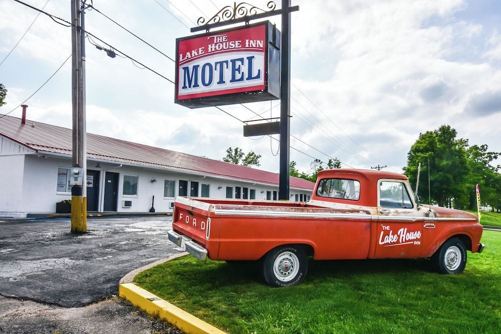 The Lake House Inn 1