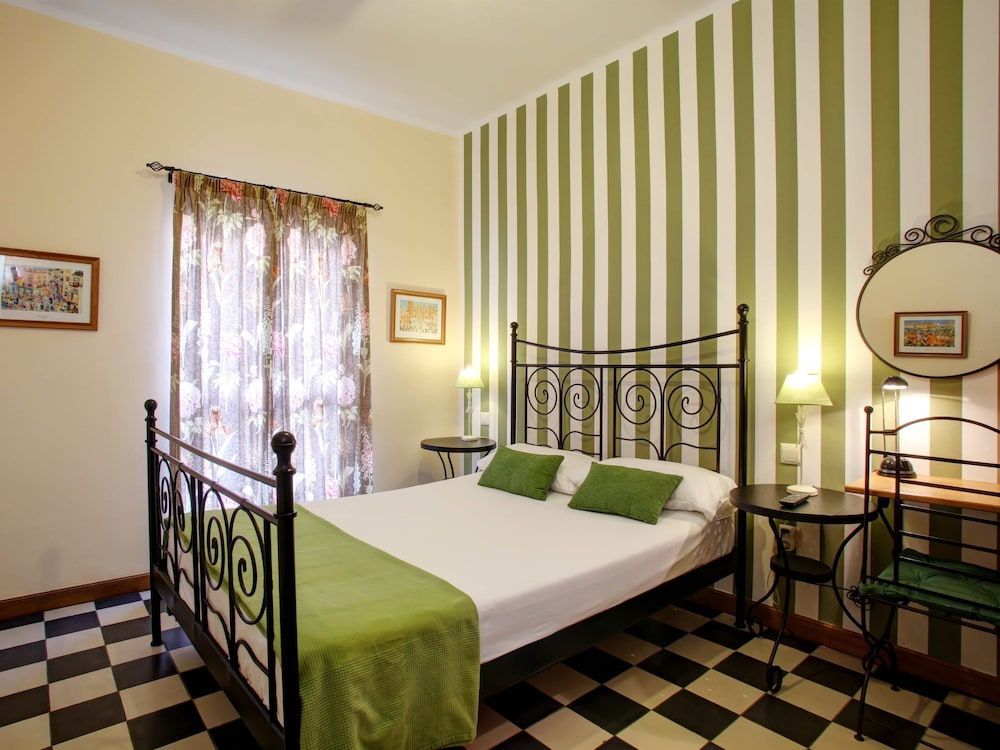 Málaga Lodge Guesthouse 1
