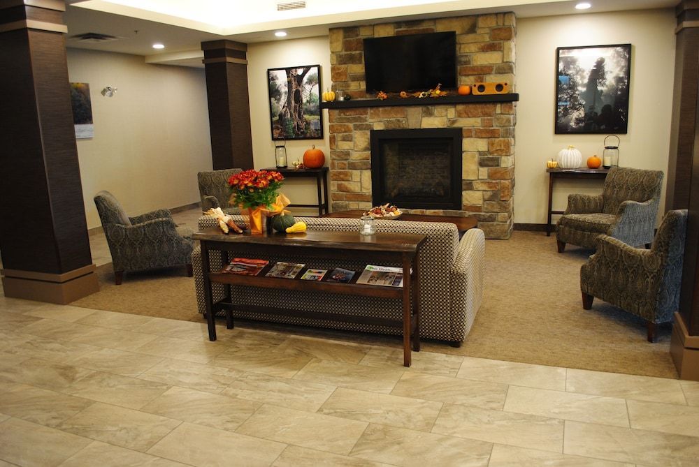 Days Inn & Suites by Wyndham Lindsay 2
