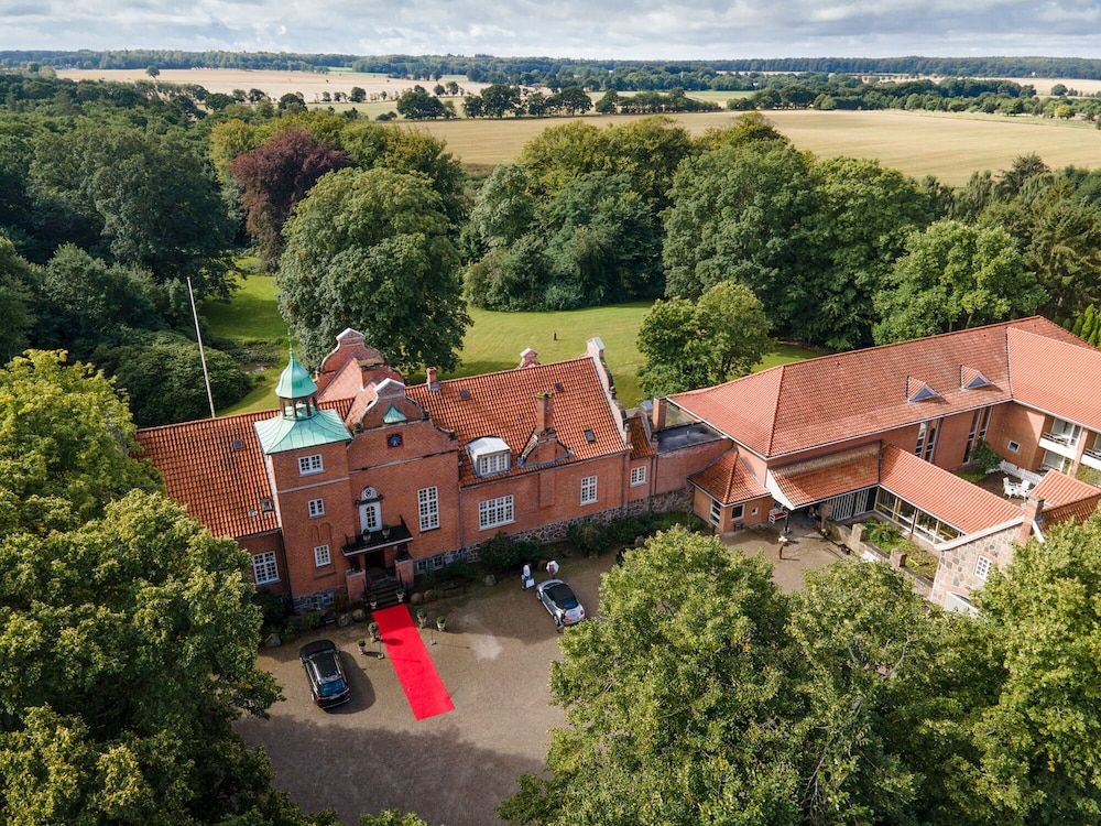 Sauntehus Castle Hotel 1