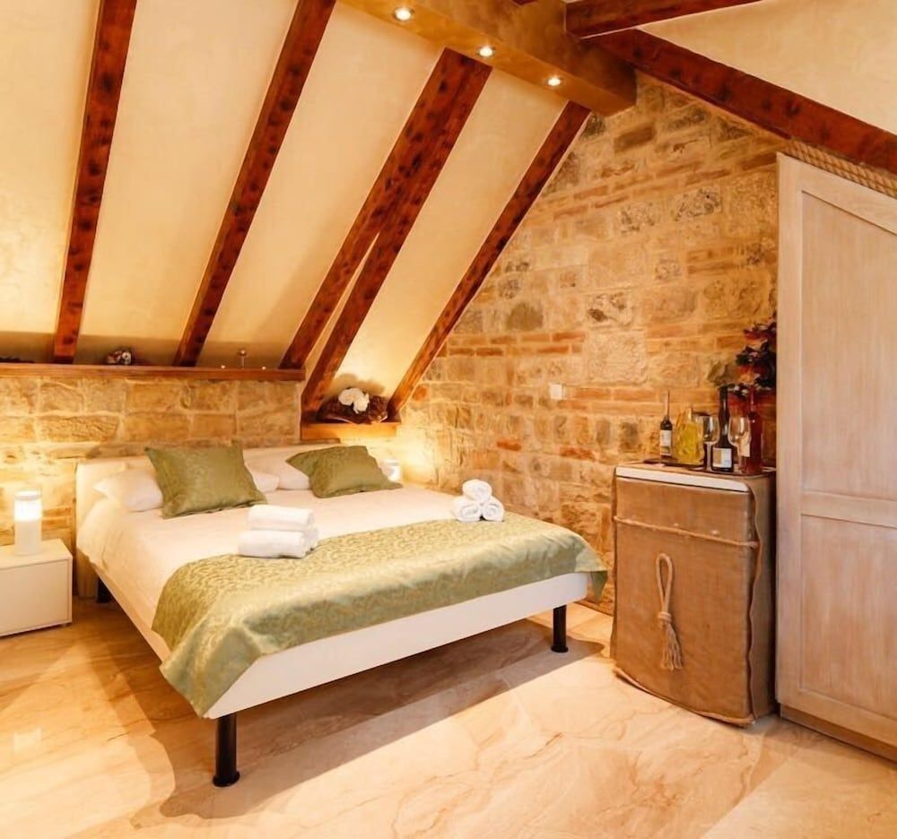 Stone house luxury rooms 1