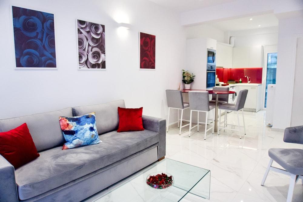 SOPHISTICATED MODERN APT IN ATHENS 1