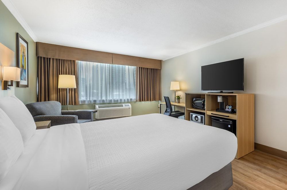 Best Western Plus Ottawa City Centre 1