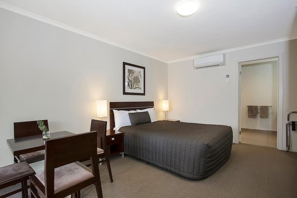 Elm Tree Motel 1
