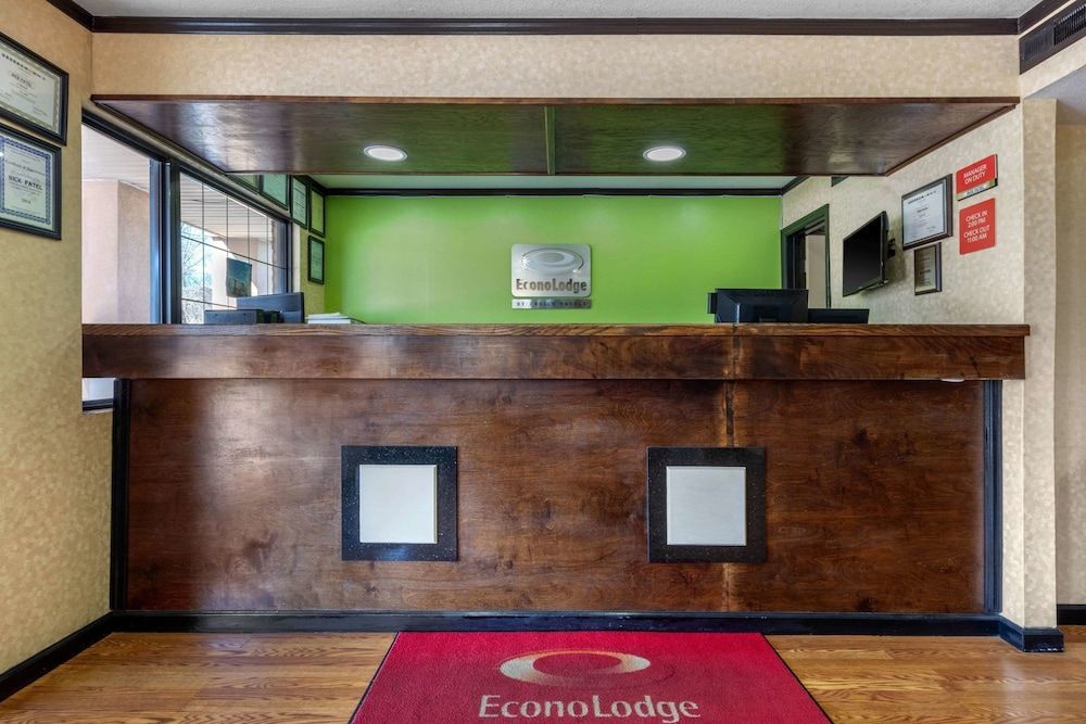 Econo Lodge Nashville near Percy Priest Lake 2