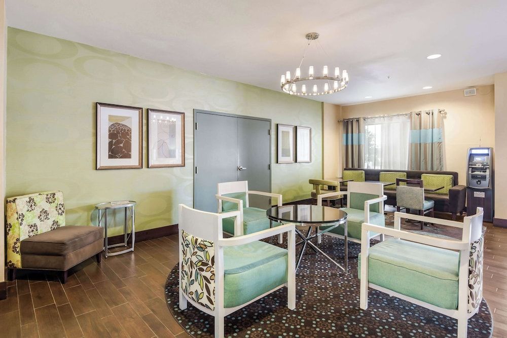Quality Inn & Suites Quincy - Downtown 2