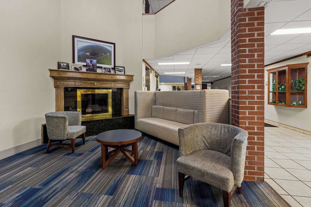 Quality Inn & Suites Altoona 2