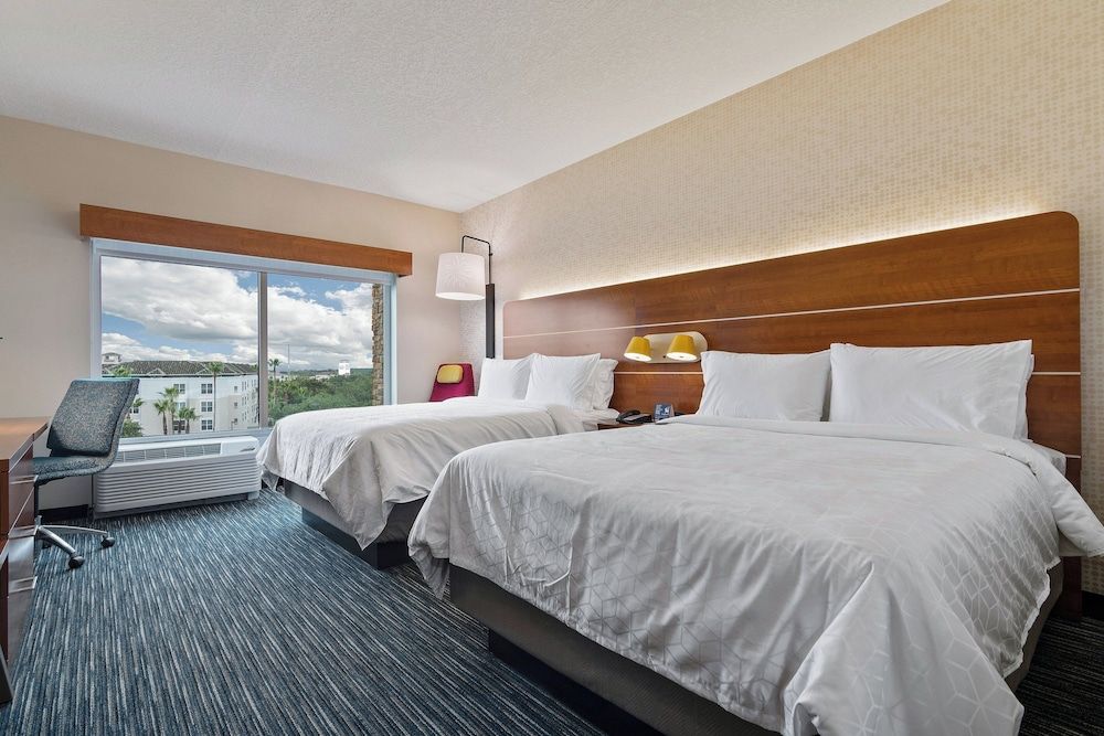 Holiday Inn Express & Suites ORLANDO - LAKE BUENA VISTA by IHG 1