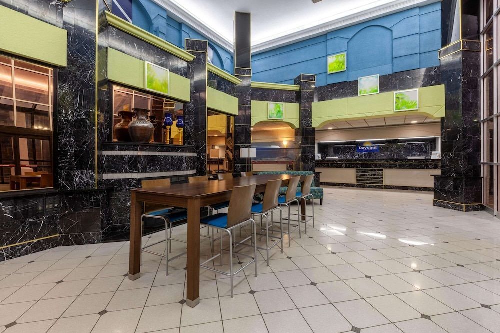 Days Inn by Wyndham Sandusky Cedar Point 2