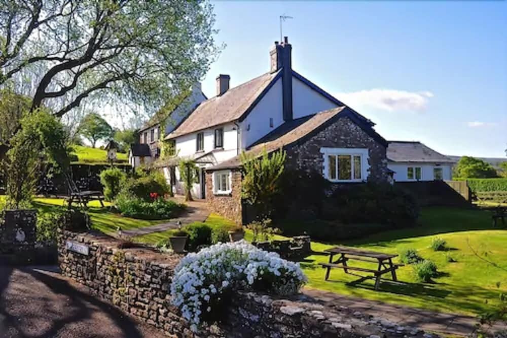 The Greyhound Inn and Hotel 1