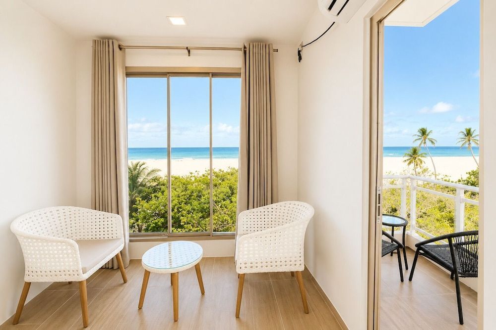 Avyanna Gulhi Beach Hotel 1