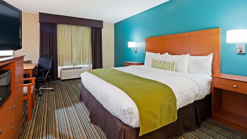 BEST WESTERN Plus Menomonie Inn & Suites 1