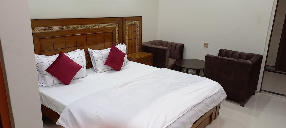 Hotel Almarkaz 2
