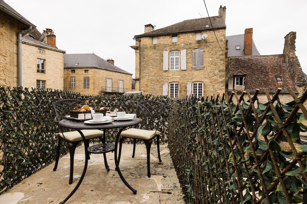 LE PETIT MANOIR 2
