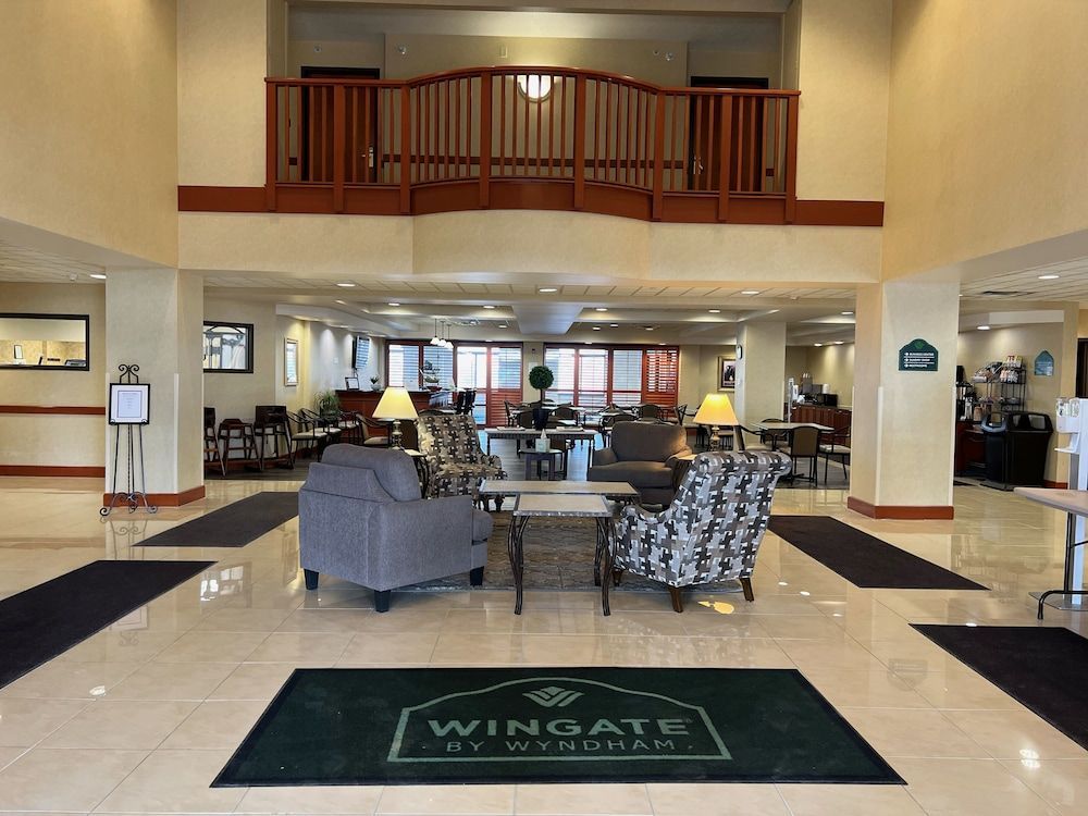 Wingate by Wyndham Peoria - Complimentary Area Shuttle 2