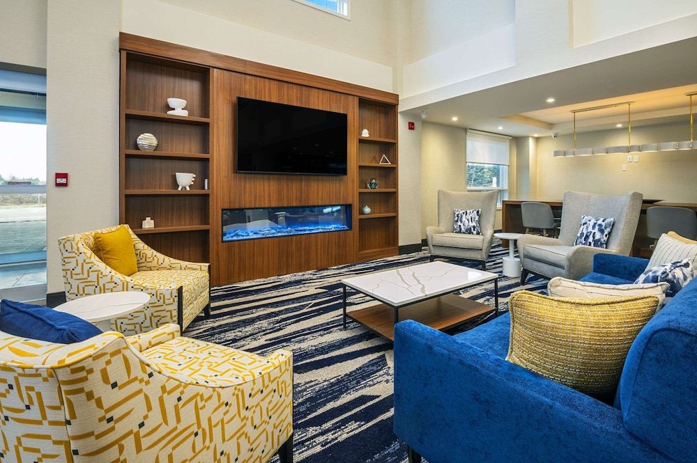 Comfort Inn & Suites 2