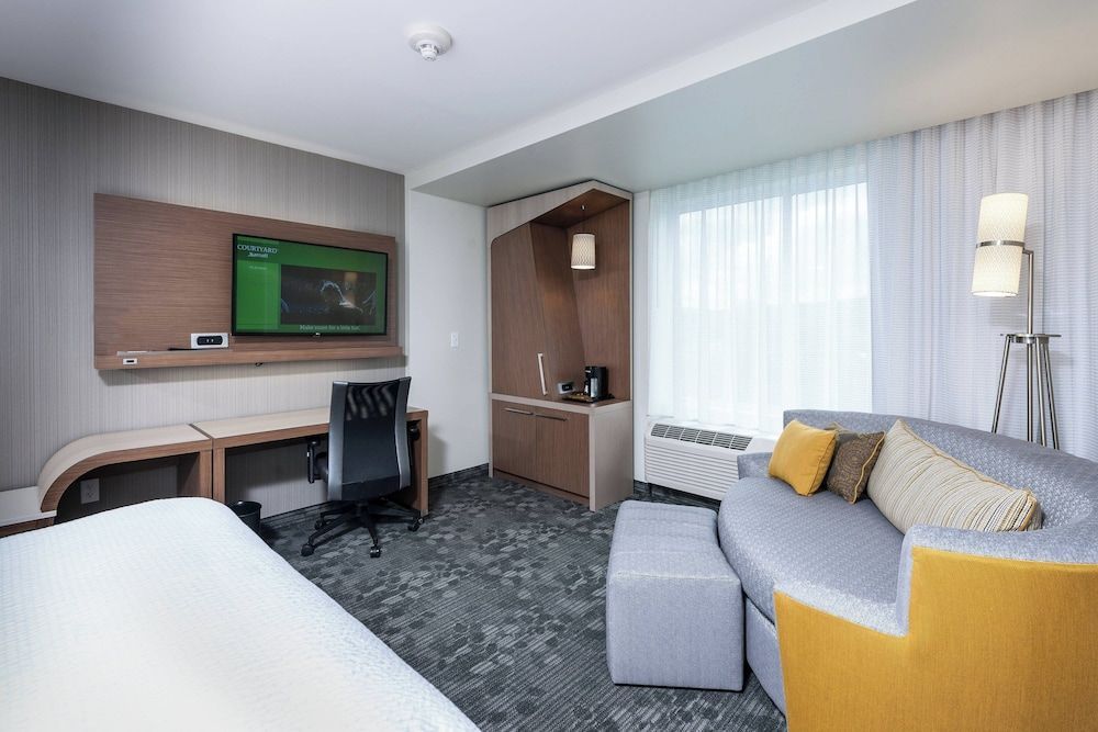 Courtyard by Marriott Boston Littleton 1