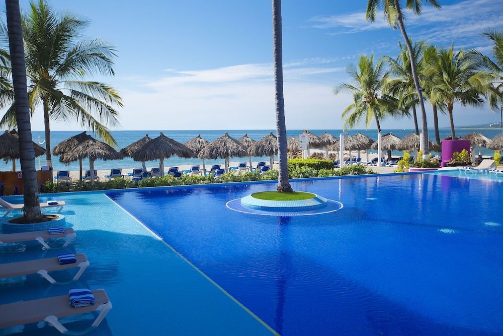 Crown Paradise Club Puerto Vallarta All Inclusive 1