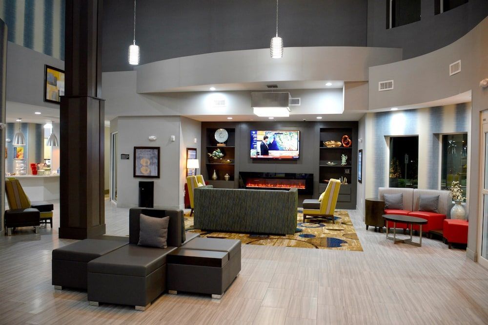Del-Mar Airport Inn & Suites 2