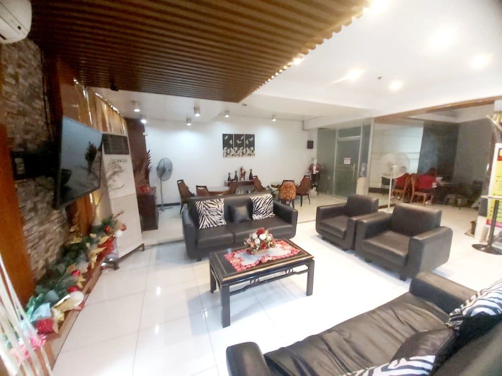 OYO 924 Cosmo Hotel Espana Near Ust 2