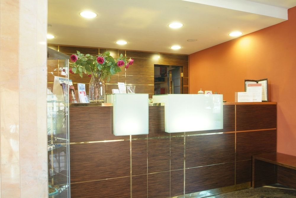 Hotel Maxim 2