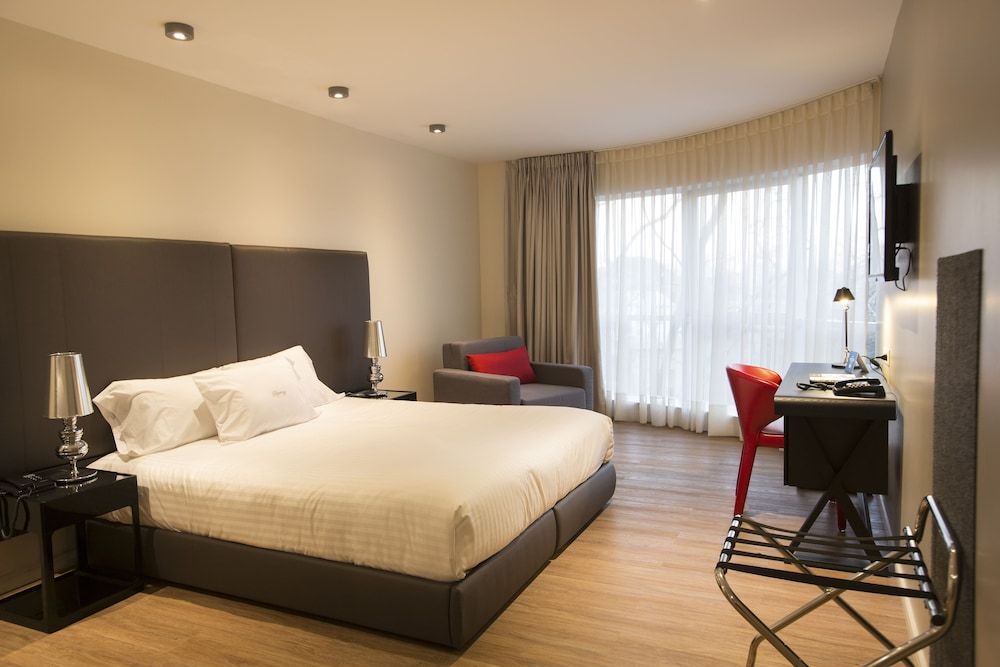 Regency Way Montevideo Hotel 1