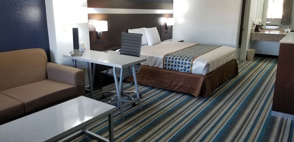 HomeBridge Inn and Suites 1