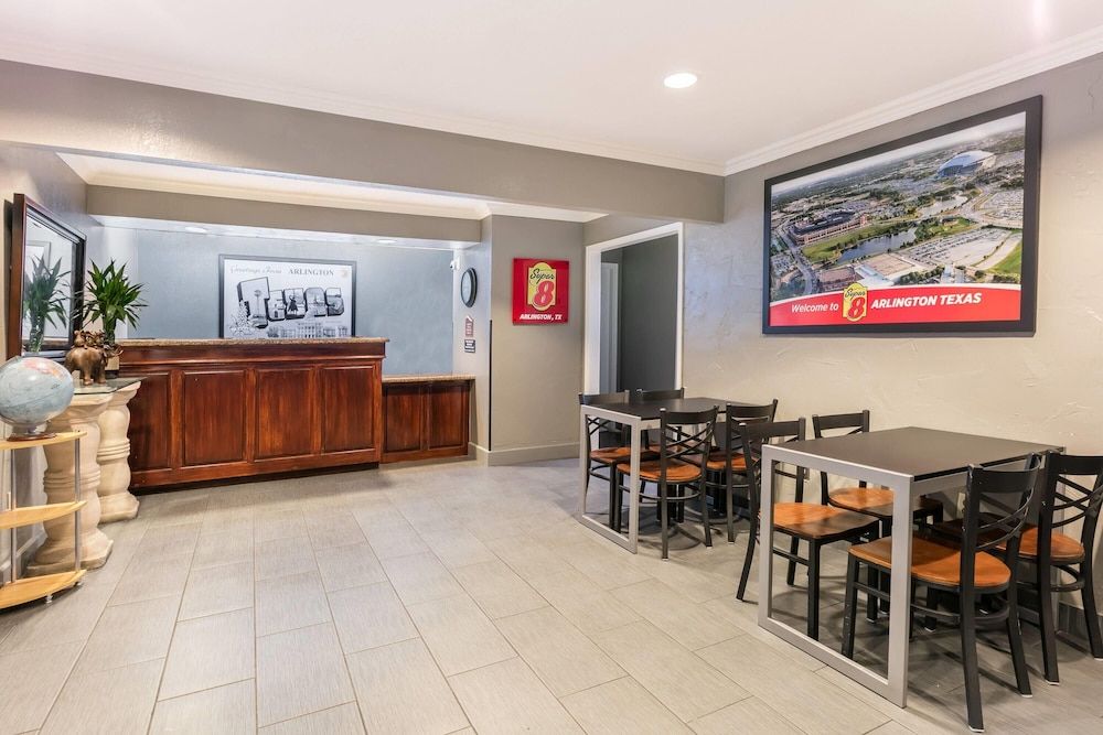 Super 8 by Wyndham Arlington Near AT&T Stadium 2