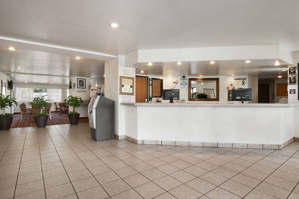 Super 8 by Wyndham Austin North/University Area 2