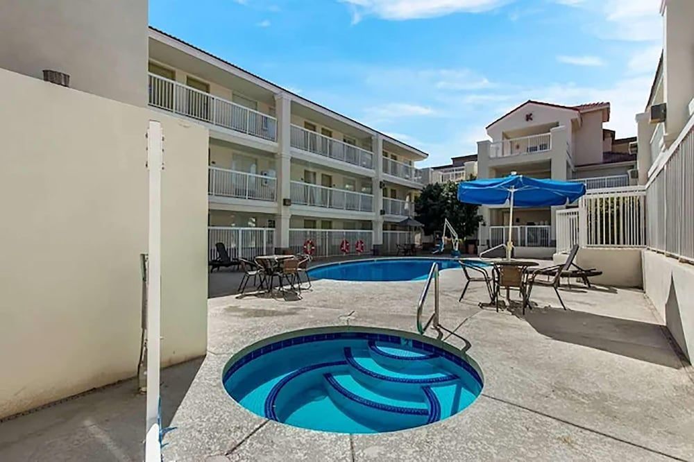 Howard Johnson By Wyndham Tempe University/Phoenix 1