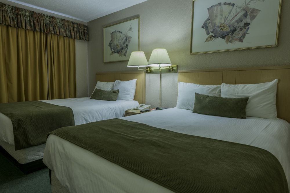 Howard Johnson by Wyndham Downtown Kamloops 2