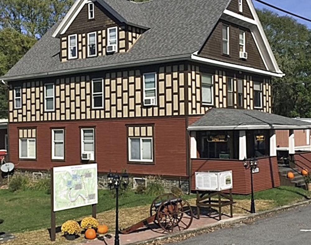 River House Lodge 1