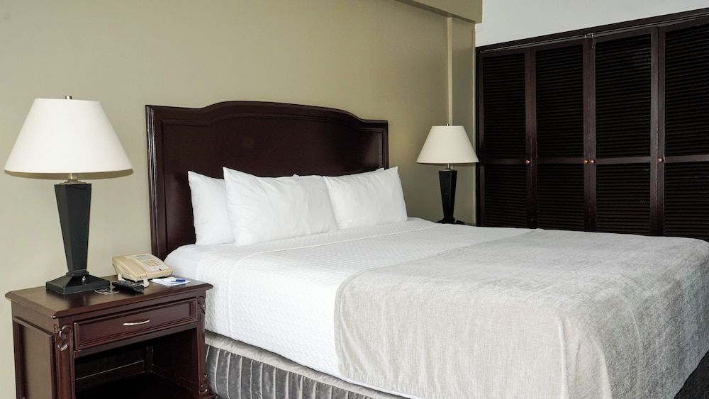 Plaza Hotel and Suites 1