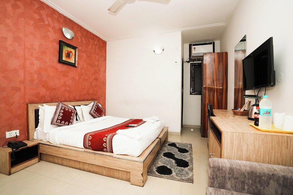 Hotel Om Paradise Near IGI Delhi Airport 1