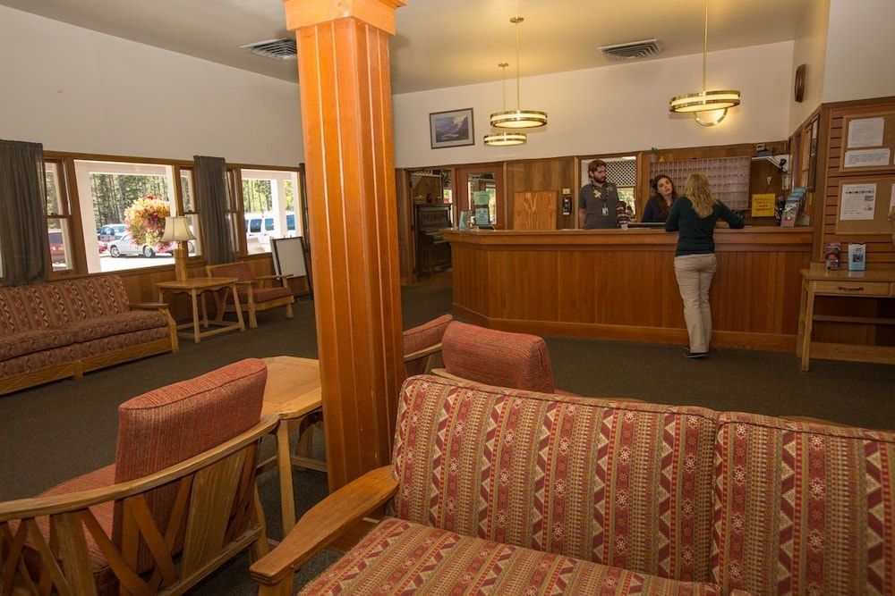 Swiftcurrent Motor Inn and Cabins - Inside the Park 2