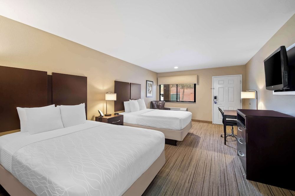 Best Western Cedar Inn 1