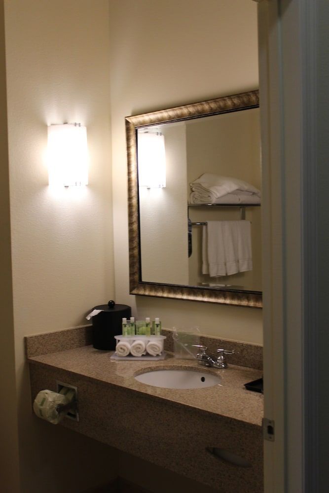 Holiday Inn Express DEFUNIAK SPRINGS by IHG 2
