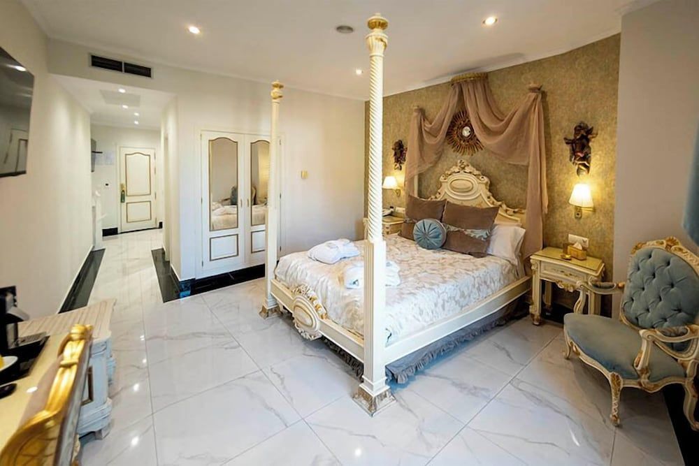 Adriano Boutique Sevilla 1