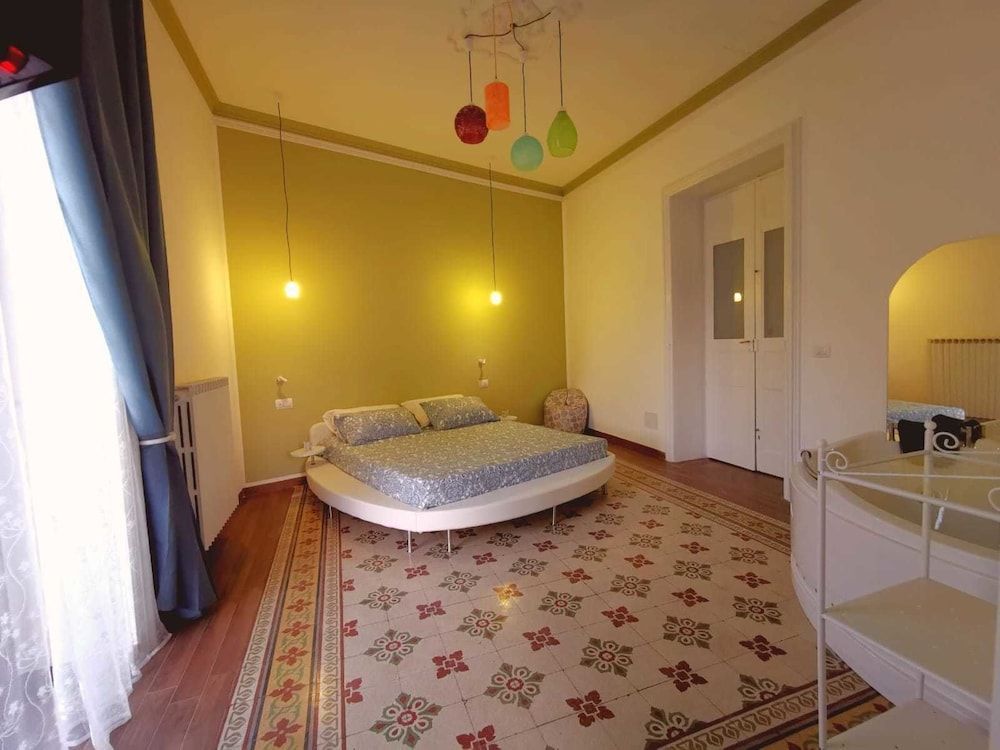 Suite Inn Centro Dimora Storica - Suite con o senza vasca idromassaggio 2