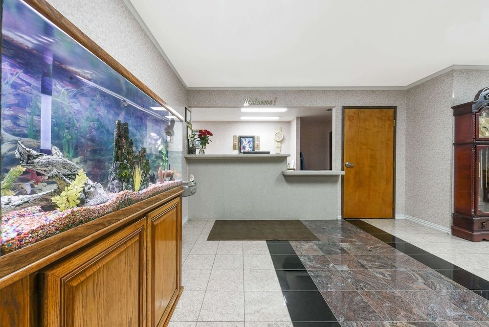 Super 8 by Wyndham Burleson Fort Worth Area 2