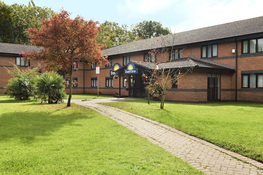 Days Inn by Wyndham Warwick North M40 1