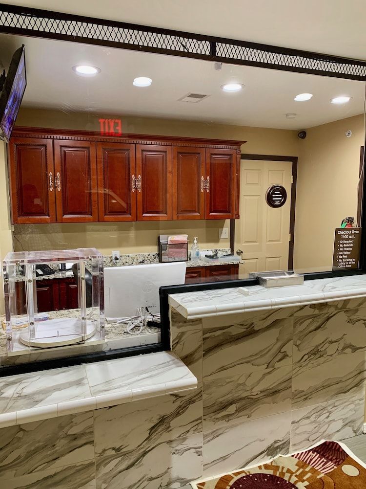 Motor City Inn & Suites 2