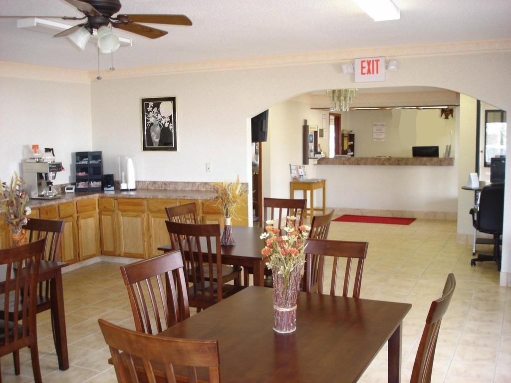 Americas Best Value Inn & Suites Macon at Eisenhow 1
