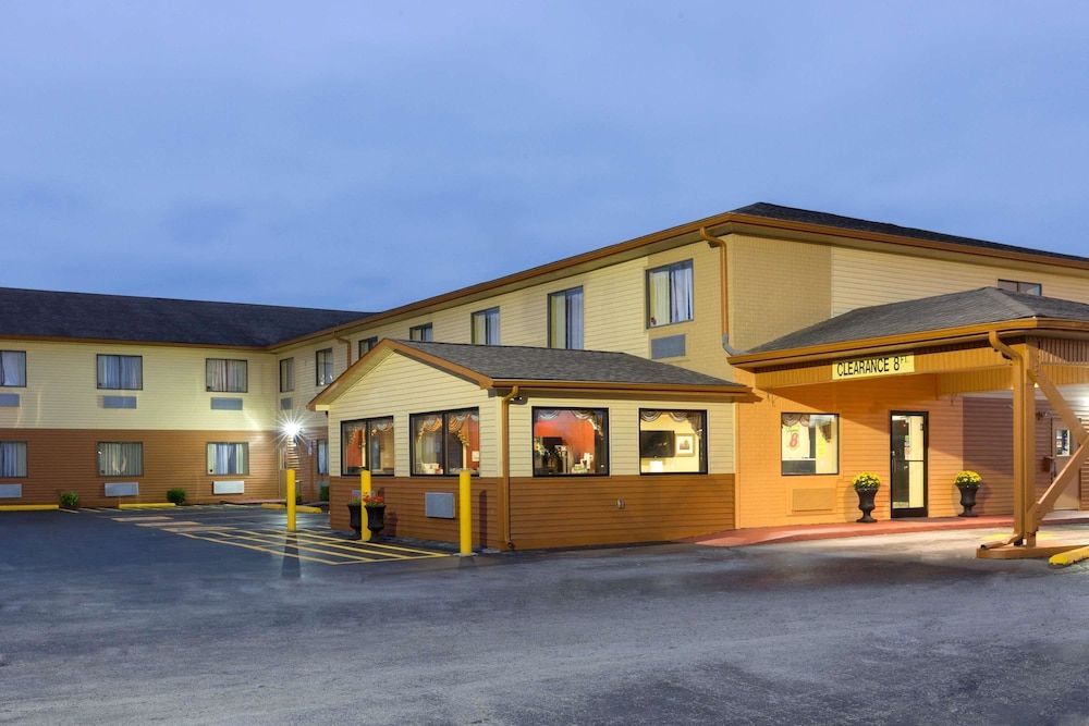 Super 8 by Wyndham Richmond 1