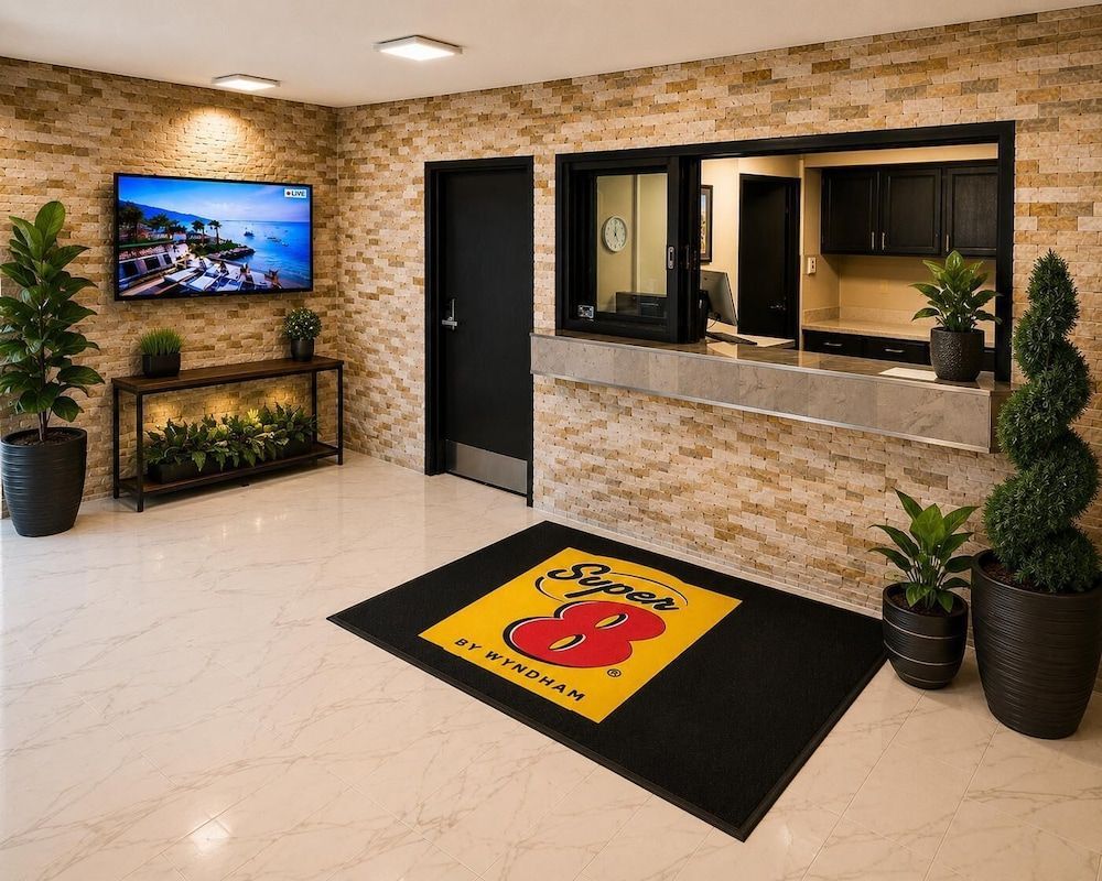 Super 8 by Wyndham Lexington Park/California Area 2