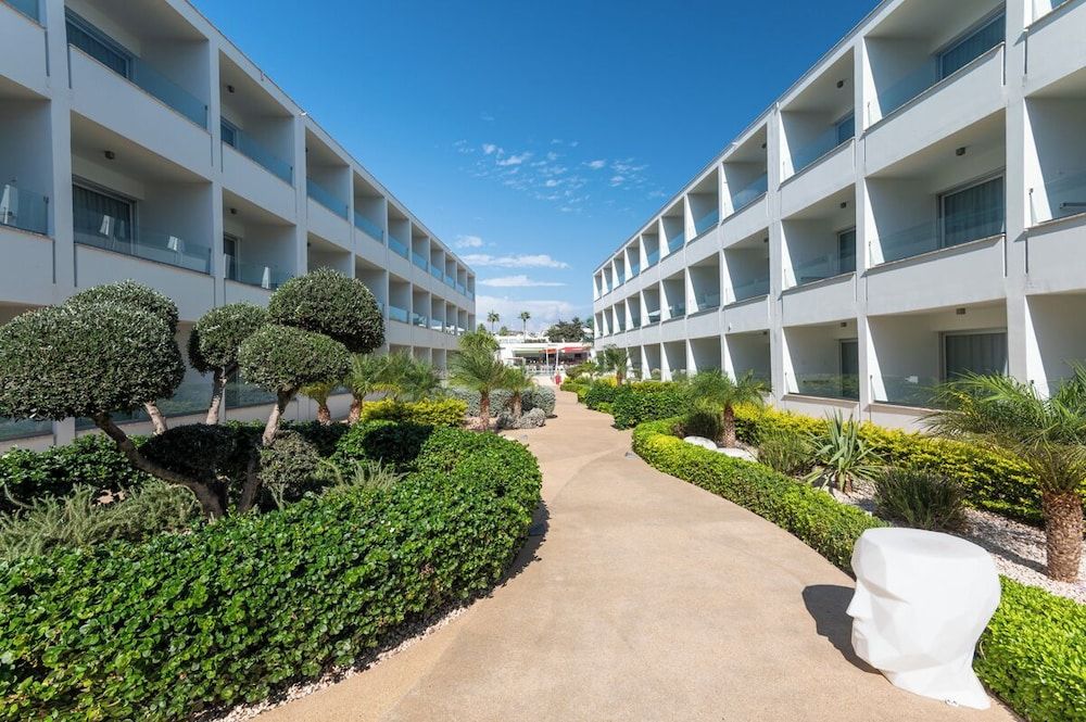 Nicholas Color Hotel 1