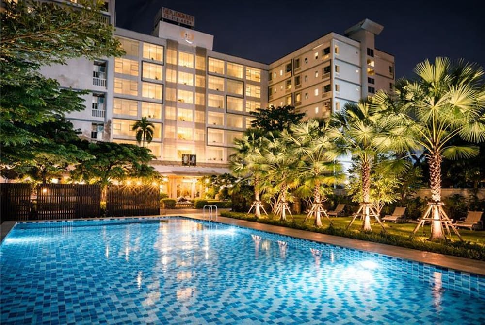 Sunday Platinum Suites 1