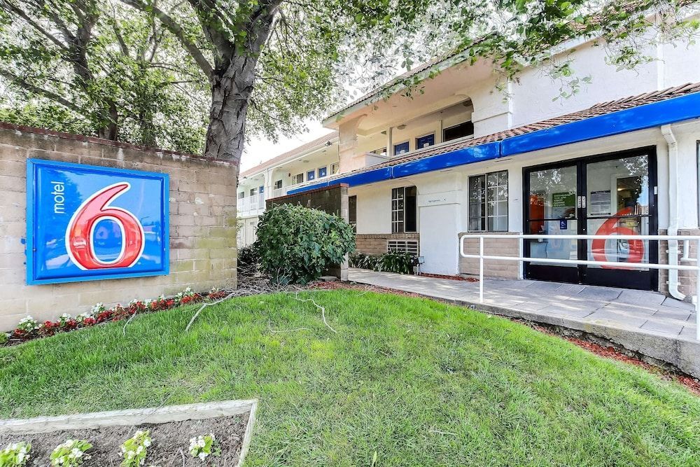 Motel 6 Pinole, CA 1